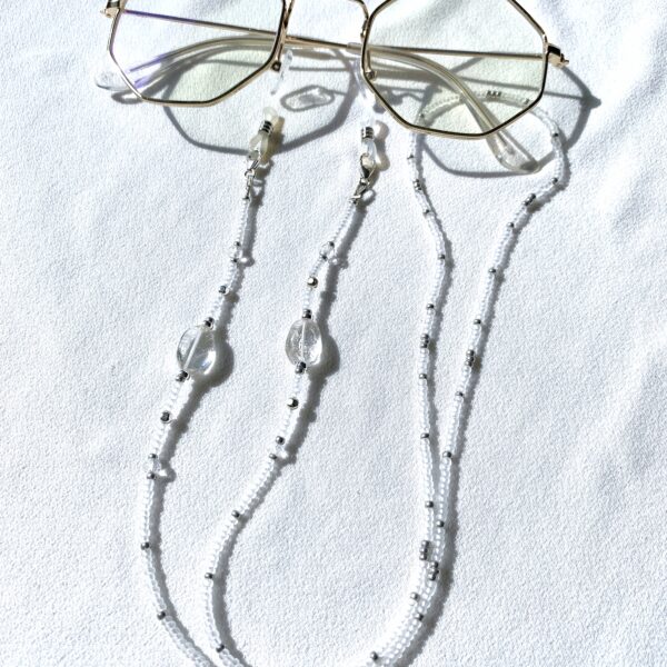 Clear quartz glasses chain